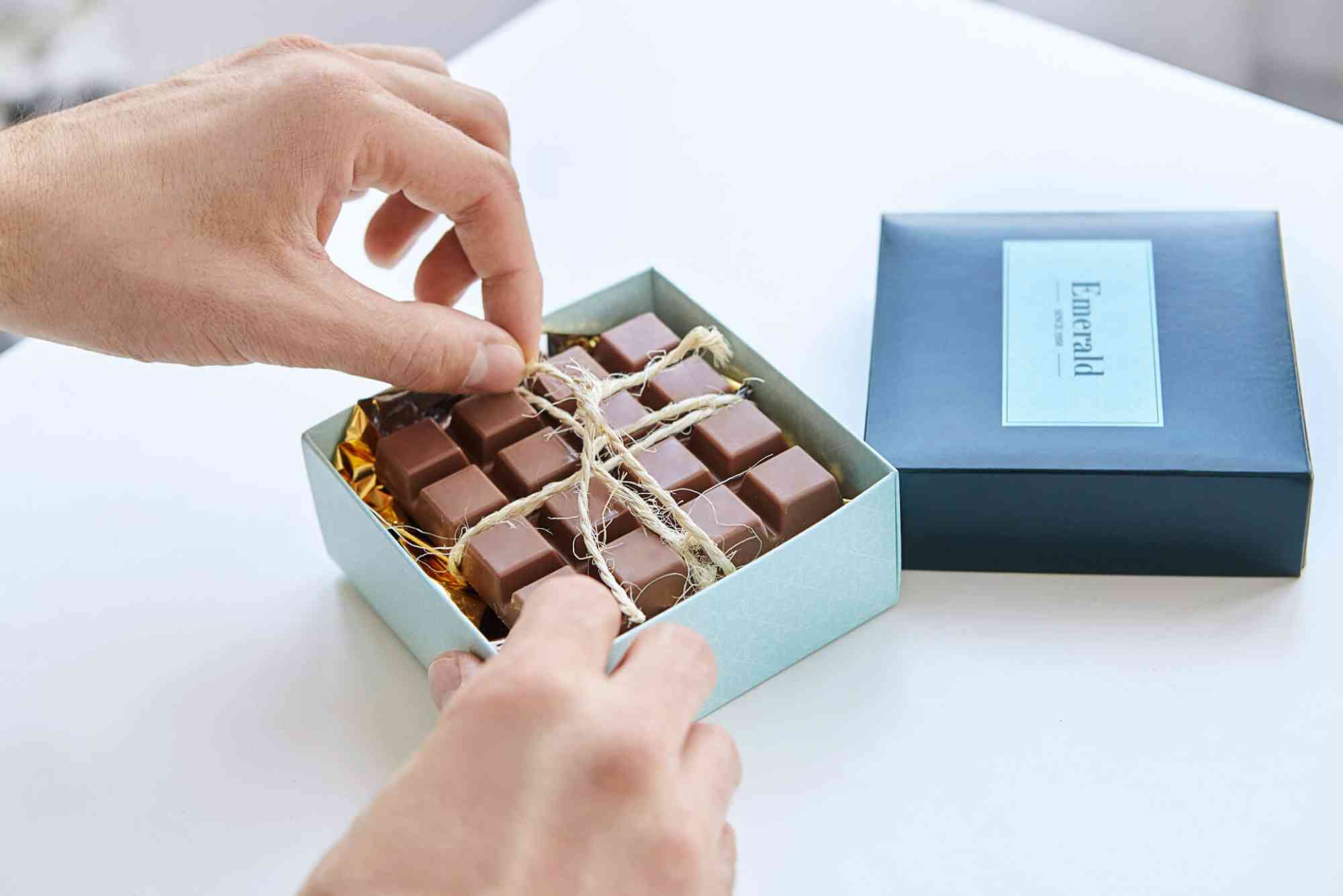 How Gold Foil Packaging Enhances Gift Boxes For Holidays And Festivals